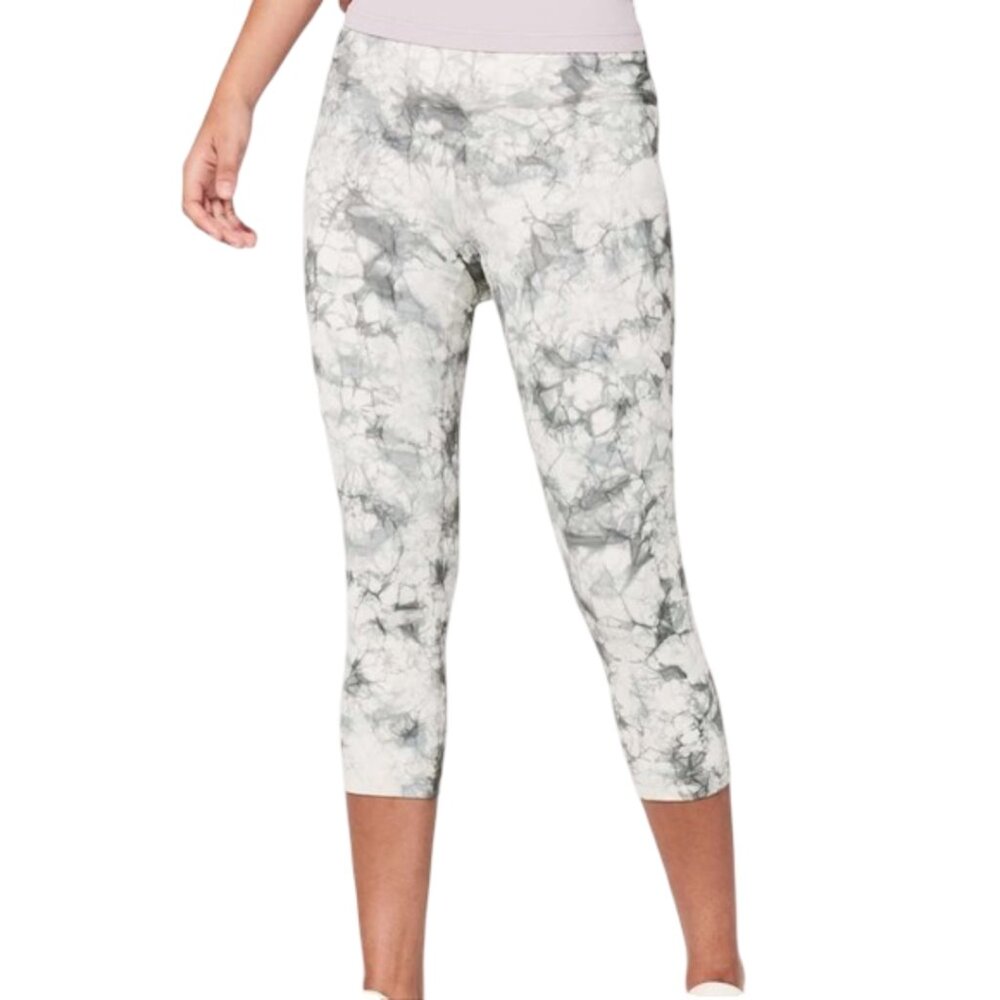 Lululemon Wunder Under High Rise Crop 21" size 6 *Minor Flaw